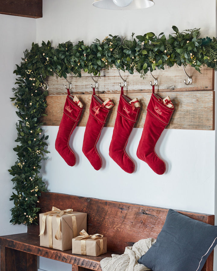 Compositions végétales d'extérieur de cyprès à baies blanches